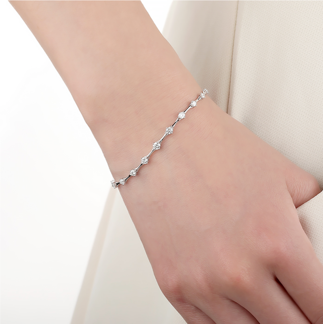18K White Gold Diamond Cadence Graduated Bolo Bracelet